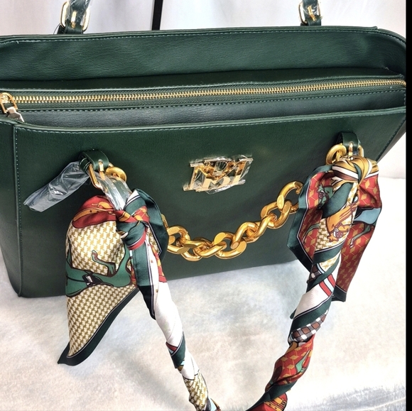 BADGLEY MISCHKA - Picture 8 of 17